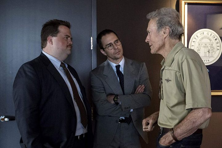 Paul Walter Hauser, Sam Rockwell et&nbsp;Clint Eastwood sur le tournage de "Le Cas Richard Jewell". (Copyright Claire Folger / Warner Bros.)