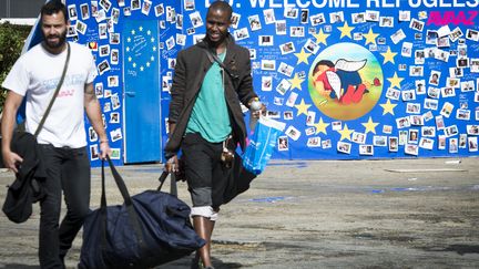  (Pétition et "mur de bienvenue" des Européens aux réfugiés devant la Commission à Bruxelles, avec le petit Aylan en ange  © maxppp)