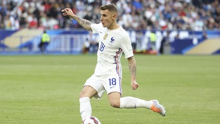 Le défenseur de l'équipe de France, Lucas Digne, lors du match contre la Croatie le 13 juin 2022. (JEAN CATUFFE / AFP)