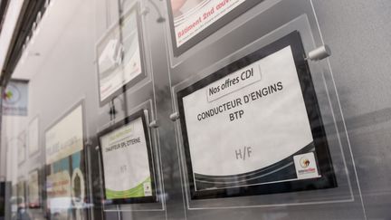 Des offres d'emploi à Rouen (Seine-Maritime), le 27 novembre 2021. (MAXPPP)