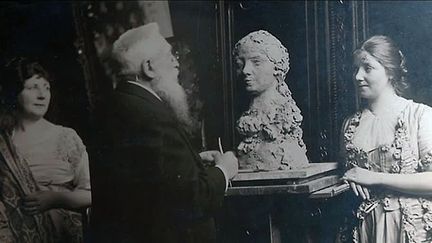 Auguste Rodin sculptant Jeanne Bardey. 
 (Capture d&#039;écran France 3 Grand Lyon )