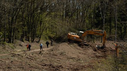 Le site des fouilles pour retrouver le corps d'Estelle Mouzin, le 26 juin 2021 à Issancourt-et-Rumel. (KAREN KUBENA / MAXPPP)