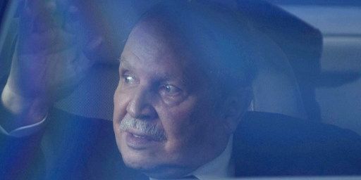 Abdelaziz Bouteflika dans une voiture, le 3 mars 2014 à Alger.  (AFP/STR)