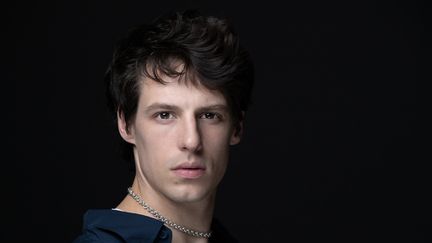 Le danseur Etoile du ballet de l'Opéra de Paris Germain Louvet&nbsp;le 24 janvier 2022.&nbsp; (JOEL SAGET / AFP)