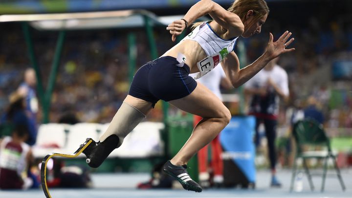 La triple championne paralympique&nbsp;Marie-Amélie Le Fur&nbsp;dispute et remporte la médaille d'or des&nbsp;400m des JO&nbsp;paralympiques de Rio&nbsp;de Janeiro,&nbsp;au Brési, le 12 septembre 2016. (CHRISTOPHE SIMON / AFP)