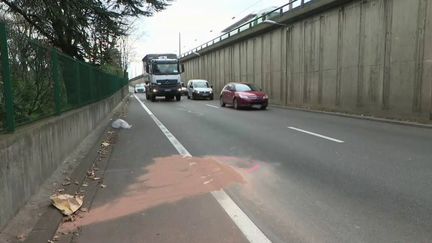 Un policier a été renversé par un fourgon, samedi 11 janvier à Bron (Rhône). (FRANCE TELEVISIONS)