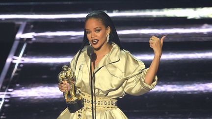 La chanteuse Rihanna, le 28 août 2016 aux MTV Music Video&nbsp;à New York (Etats-Unis). (JASON KEMPIN / GETTY IMAGES NORTH AMERICA / AFP)