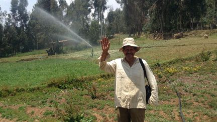 &nbsp; (Cet agriculteur péruvien a dû trouver lui-même un système pour son eau d'irrigation, à cause de l'augementation des prix © RF/ Anne-Laure Barral)