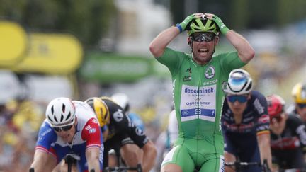 Le Britannique Mark Cavendish (Deceuninck-Quick Step) vainqueur de la 6e étape du Tour de France, le 1er juillet 2021. (GUILLAUME HORCAJUELO / AFP)