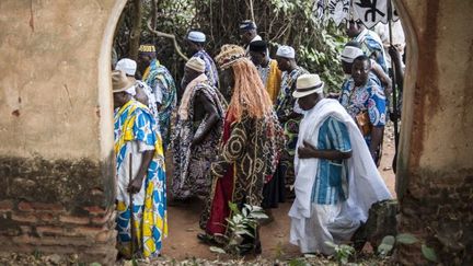 Les Béninois sont réputés pour leur attachement au culte vaudou. Ils sont aussi de plus en plus nombreux à célébrer la mémoire de leurs morts par des funérailles de prestige qui ruinent les familles. (Photo AFP/Stefan Heunis)