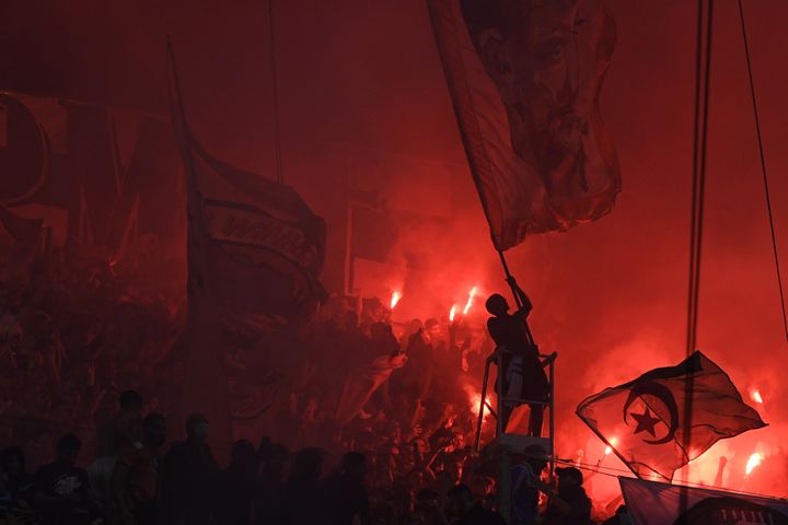 Devant le Vélodrome, des incidents avaient émaillés la soirée du dimanche 24 octobre. (NICOLAS TUCAT / AFP)