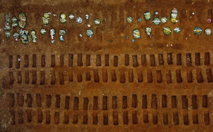 Brésil. Vue aérienne d'un cimetière créé pour les victimes du Covid-19.&nbsp; (E4C / E+ / GETTY IMAGES)