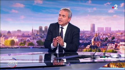 Xavier Bertrand sur le plateau du "20h22" de France 2, le 30 septembre 2021, à Paris. (FRANCE 2)