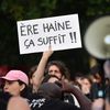 Des manifestants brandissent des pancartes contre le Rassemblement national, arrivé en tête du premier tour des élections législatives, dimanche 30 juin 2024. (JULIEN MATTIA / MAXPPP)