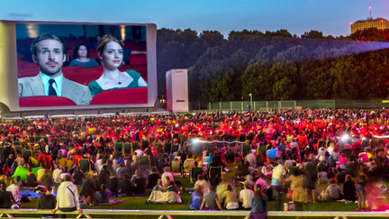 Cinéma en plein air 2018 (© Pierre-Emmanuel Rastoin + La La Land © SND, tous droits réservés. BenJeffLaurent /TROÏKA • Créa Sophie Lavoie/EPPGHV)