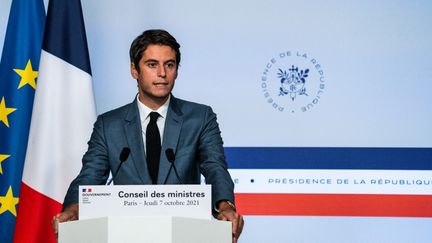 Gabriel Attal, porte-parole du gouvernement, le 7 octobre 2021, à Paris. (XOSE BOUZAS / HANS LUCAS / AFP)