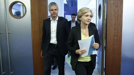 Laurent Wauquiez et Valérie Pécresse arrivent à une conférence de presse des Républicains, le 24 juin 2015, à Paris. (THOMAS SAMSON / AFP)