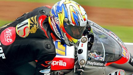 Régis Laconi sur Aprilia en 2002 (ANTONIO SCORZA / AFP)