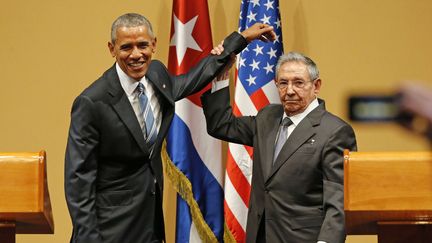 Le président américain, Barack Obama, et son homologue cubain, Raul&nbsp;Castro, le 21 mars 2016 à La Havane (Cuba). (SIPANY / SIPA)