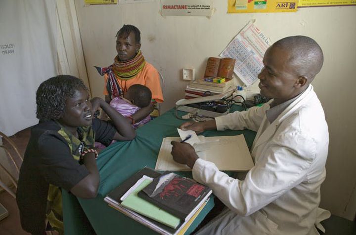 Consultation HIV/sida au Kenya, dans les locaux de l’ONG Pepo La Tumaini Jangwani (Shutterstock). (Shutterstock)