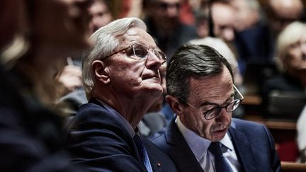 Le Premier ministre Michel Barnier après son discours de politique générale devant le Senat, le 2 octobre 2024, en compagnie du ministre de l'Intérieur Bruno Retailleau (ANTONIN BURAT / LE PICTORIUM / MAXPPP)