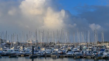 Les Sables d' Olonne (Vendée) placés en vigilance orange avant l'arrivée de l’ancien ouragan Kirk, le 8 octobre 2024. (FRANCK DUBRAY / MAXPPP)