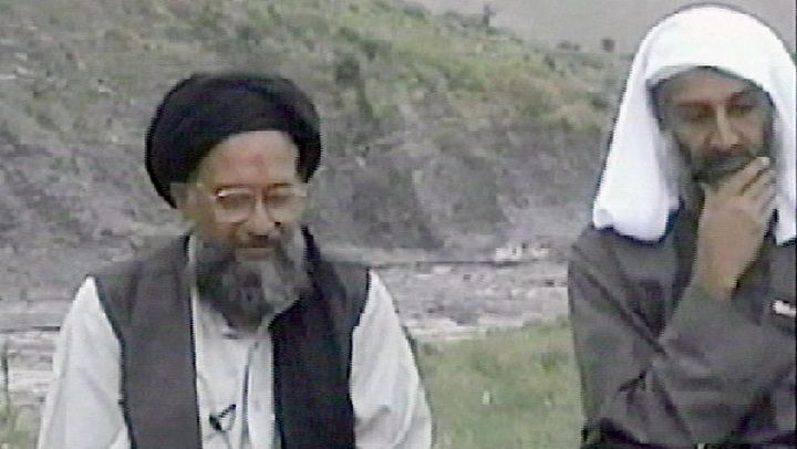 Ayman Al-Zawahiri et Oussama Ben Laden dans une vidéo diffusée par Al-Jazeera le 15 avril 2002. (AL-JAZEERA)