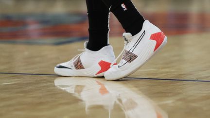 Une paire de sneakers Puma, à New York, le 20 octobre 2021. (SARAH STIER / GETTY IMAGES NORTH AMERICA)