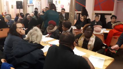 Une réunion du grand débat national à Villiers-le-Bel, le 16 janvier.&nbsp; (GAELE JOLY / FRANCE-INFO)