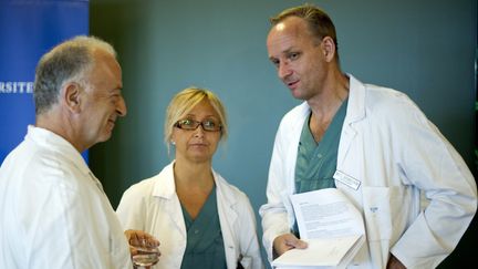 (De G &agrave; D), les m&eacute;decins su&eacute;dois&nbsp;Andreas G. Tzakis, Pernilla Dahm-K&auml;hler et Mats Brannstrom, sp&eacute;cialistes de la greffe d'ut&eacute;rus, le 18 septembre 2012 &agrave;&nbsp;Gothenburg. (ADAM IHSE / SCANPIX SWEDEN / AFP)