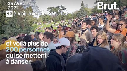 Thalia et David faisaient partie des quelques 200 personnes qui ont dansé ce dimanche 25 avril au parc des Buttes-Chaumont à Paris. Ils racontent.