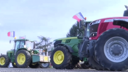 Colère des agriculteurs : des blocages routiers aux abords de Paris et à Lyon