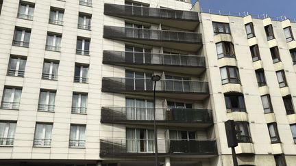 La façade de l'immeuble où Mamadou Gassama a escaladé quatre étages pour sauver un enfant qui se trouvait dans le vide, le 26 mai 2018. (BERTRAND GUAY / AFP)