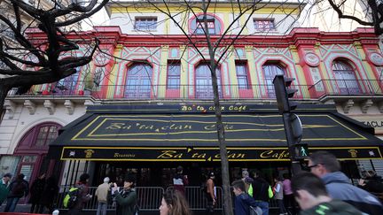 La salle du Bataclan est fermée, à Paris, le 22 décembre 2015, après les attentats de novembre. (FRANCOIS GUILLOT / AFP)