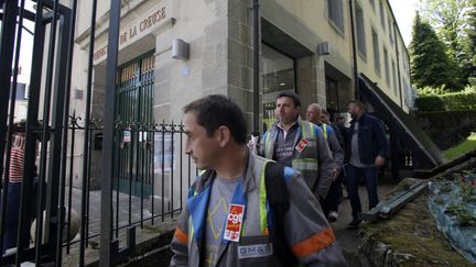 Des représentants syndicaux de GM&amp;S arrivent à la préfecture de la Creuse, à Guéret, lundi 22 mai 2017.&nbsp; (PASCAL LACHENAUD / AFP)