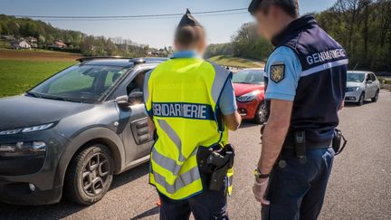 À&nbsp;Vesoul (Haute-Saône), sur la RN57 en direction de Besançon, la gendarmerie effectue un contrôle à la veille du week-end prolongé de Pâques, le 10 avril 2020. (FRANCE BLEU BESANÇON / RADIO FRANCE)