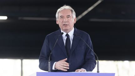 Le président du MoDem François Bayrou s'exprime au congrès d'un autre parti de la majorité présidentielle, Horizons, à Vincennes (Val-de-Marne), le 25 mars 2023. (VINCENT ISORE / MAXPPP)