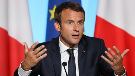 Emmanuel Macron lors du&nbsp;mini-sommet &nbsp;entre Africains et Européens sur la crise migratoire, à Paris, le 28 août 2017.&nbsp; (LUDOVIC MARIN / AFP)