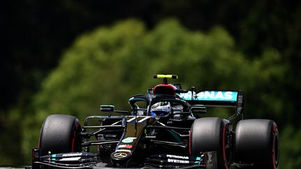 Valtteri Bottas (Mercedes) durant la séance de qualification du Grand Prix d'Autriche de Formule 1 (JOE KLAMAR / AFP)