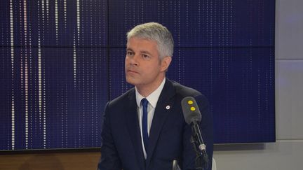 Laurent Wauquiez dans le studio de franceinfo le 28 mars 2018 (JEAN-CHRISTOPHE BOURDILLAT / FRANCE-INFO)