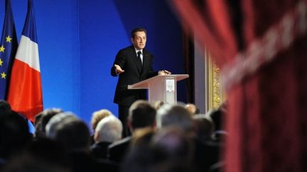 Nicolas Sarkozy détaille le "grand emprunt" lors d'une conférence de presse à l'Elysée, le 14 décembre 2009. (AFP PHOTO ERIC FEFERBERG)