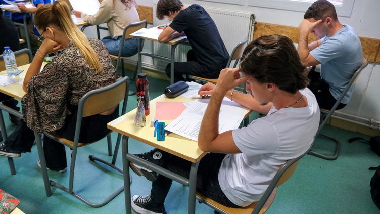 Students work on the baccalaureate philosophy test, June 15, 2022, in Valence, in the Drôme.  (NICOLAS GUYONNET / HANS LUCAS / AFP)