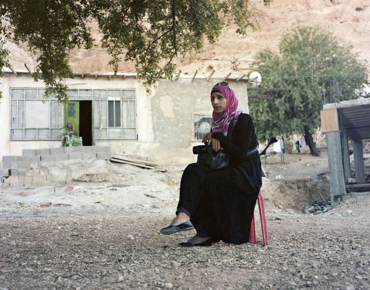 Les figures de Rana MS. Abukharabish, 2013. Photogramme de l'exposition "Cinq femmes du pays de la lune" / Valérie Jouve. Production MAC/VAL -Musée d'art contemporain du Val-de-Marne, 2014
 (Photo Rana M.S Abukharabish.)