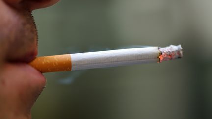 La nicotine empêcherait-elle le coronavirus d’infecter les fumeurs ?