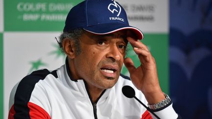 Le capitaine de l'équipe de France de tennis, Yannick Noah, lors d'une conférence de presse à Villeneuve-d'Ascq (Nord), le 22 novembre 2018.&nbsp; (PHILIPPE HUGUEN / AFP)