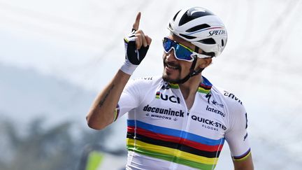 Julian Alaphilippe, vainqueur pour la 3e fois de la Flèche Wallonne, le 21 avril 2021. (ERIC LALMAND / BELGA MAG)