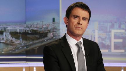 Le Premier ministre, Manuel Valls, le 2 avril 2014 sur le plateau de TF1. (PATRICK KOVARIK / AFP)