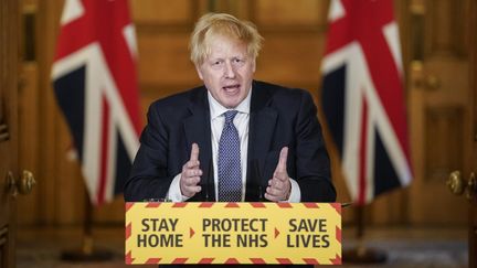 Le Premier ministre Boris Johnson lors d'une conférence de presse sur le coronavirus, au 10&nbsp; Downing Street, à Londres, le 30 avril 2020. (ANDREW PARSONS / 10 DOWNING STREET / AFP)