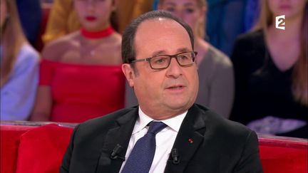 François Hollande dans l'émission "Vivement dimanche prochain", diffusée sur France 2 le 12 novembre 2017. (FRANCE 2)