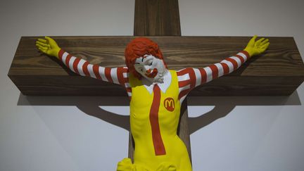 "McJesus", le clown du McDonald's crucifié dans l'œuvre de l'artiste finlandais Jani Leinonen, exposé à Haifa (14 janvier 2019)
 (Oded Balilty / AP / Sipa)